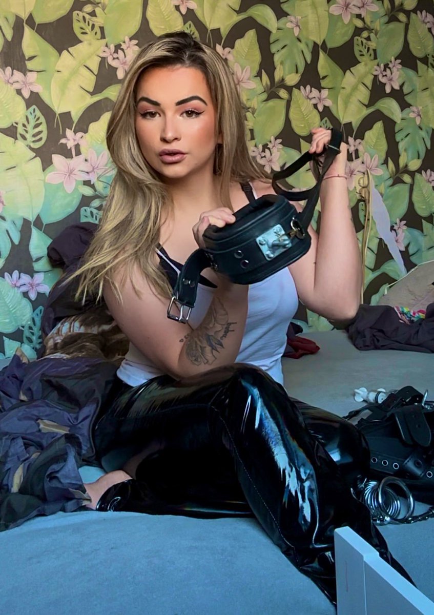 princessleyang0's tweet photo. Quel est ton jouet préféré à utiliser et pourquoi ? 😈

FindomNL femdom goddess mistress latex walletdrain paypig betaalslaaf cashcow chastity humanashtray tikkieslaaf humanatm worship boots humiliation sissy slave fetish https://t.co/C1bwFdRgxG