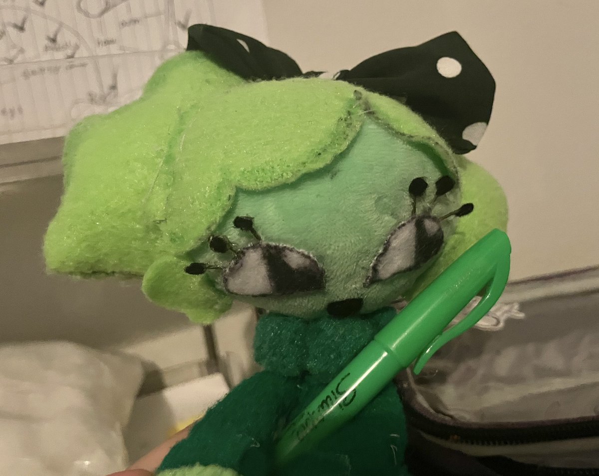 Yojojulieeeeee's tweet photo. SHES DONE 

#plushie #doll #oc #cute https://t.co/YrE3INLj19