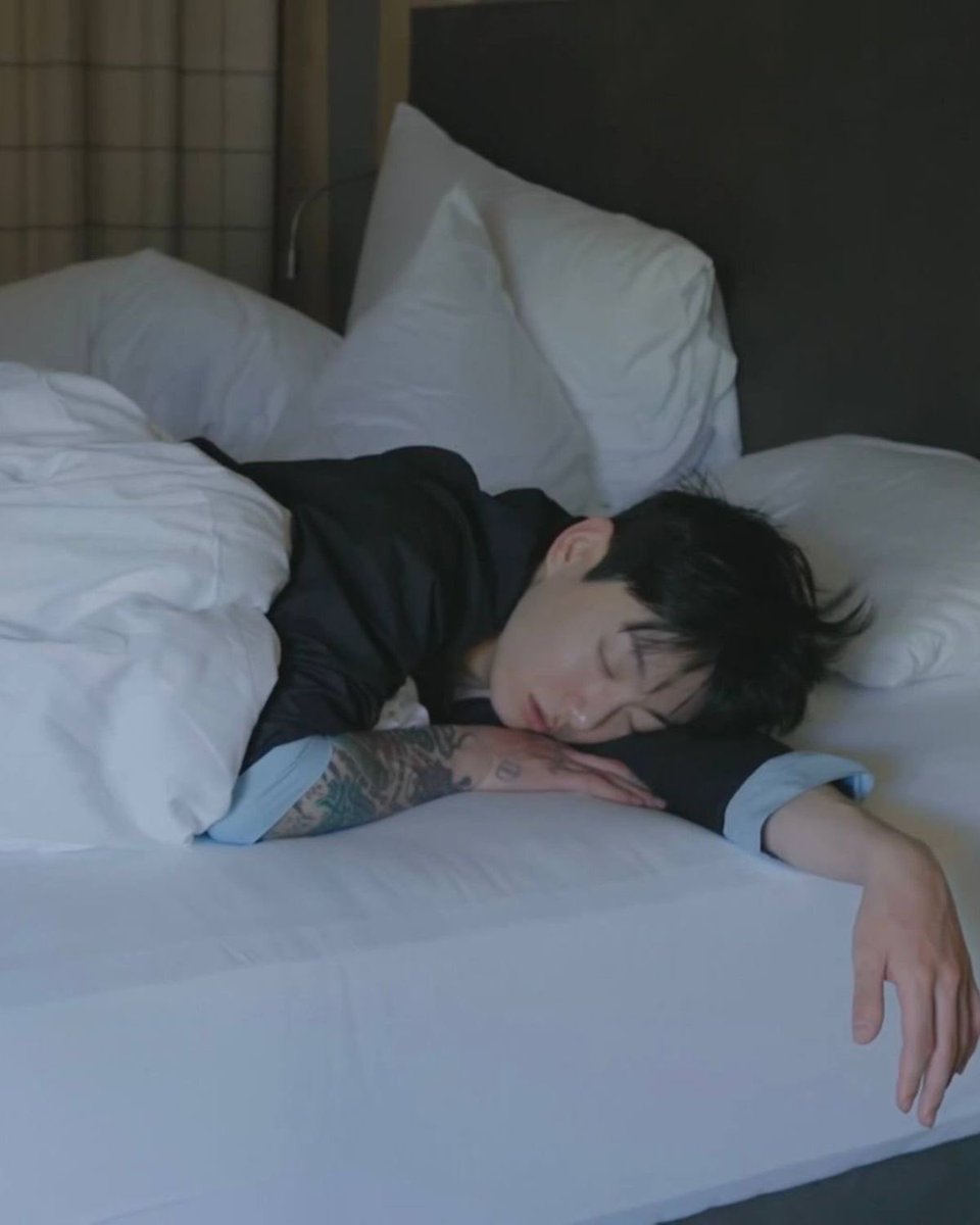minyoonlig's tweet photo. ¿puedes despertarte?, flojo 🫤 https://t.co/tYUEr9XZyr