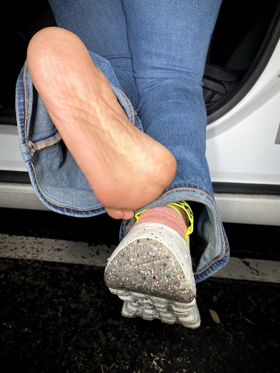 wgtfent's tweet photo. Lick The Bottom Of My Shoe &amp; Maybe You Can Kiss My Soles After Loser😈 https://t.co/4Ug2xUPvCt