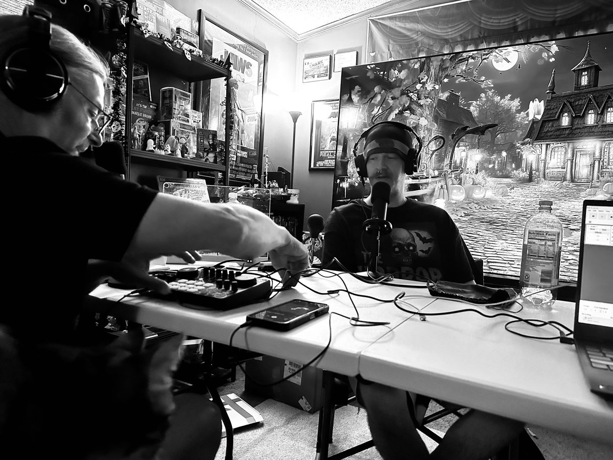 TheHorrorXP's tweet photo. Your lovely hosts working on the latest episode. The kitty is the lovely Savannah. 
#podcast #horror #cats https://t.co/cUz2YcFZBM