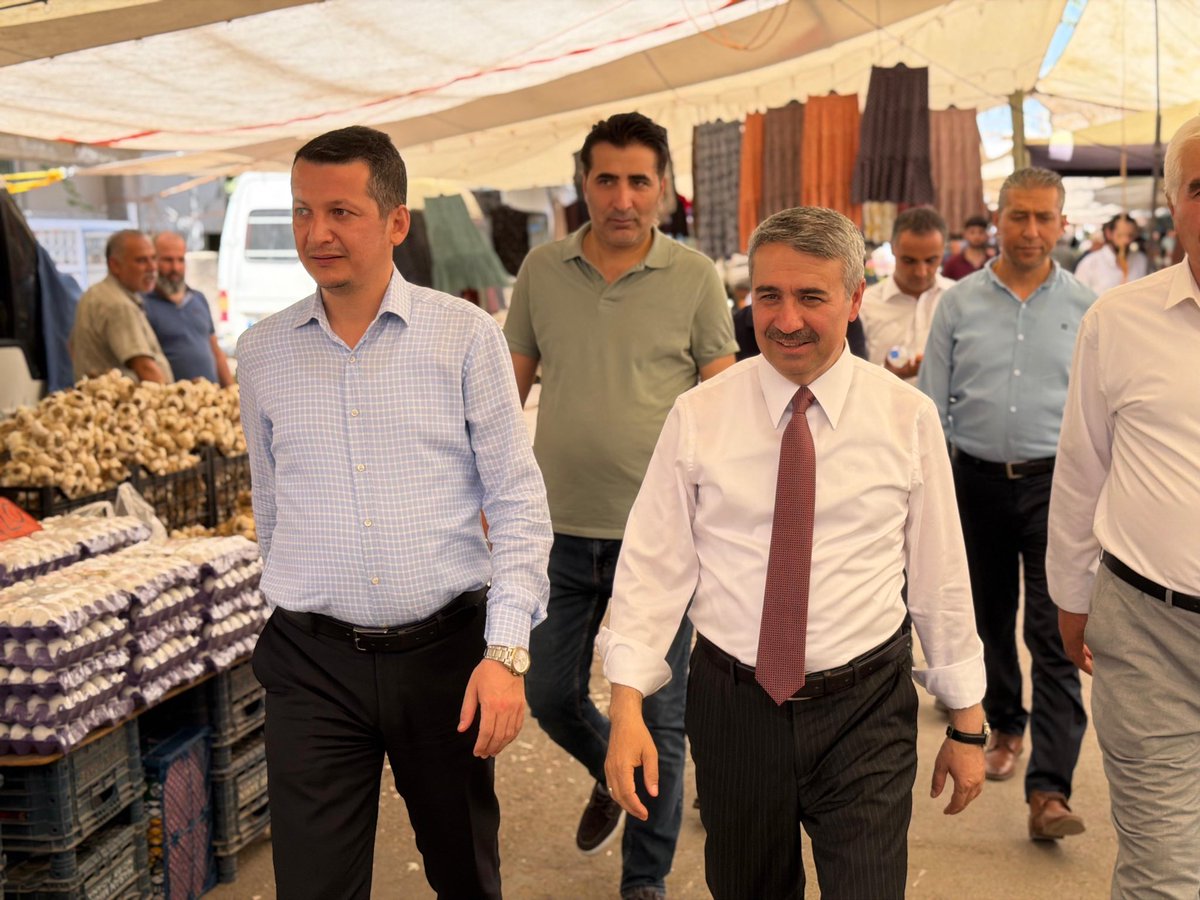 m_fatiholgun's tweet photo. Adıyaman Milletvekillerimiz Sayın İshak Şan ve Sayın Mustafa Alkayış, İl Başkanımız Sayın Ekrem Çadır ile teşkilat mensuplarımızla birlikte Cumartesi Semt Pazarı’nı ziyaret ederek esnafımız ve kıymetli hemşehrilerimizle bir araya geldik.

Pazar esnafımıza hayırlı ve bereketli kazançlar, vatandaşlarımıza ise sağlık, huzur ve afiyet dolu günler temennisinde bulunduk.

AK Parti olarak gönüllere dokunmaya, milletimizle iç içe olmaya ve her fırsatta hemşehrilerimizin yanında yer almaya devam ediyoruz.

Birlik ve beraberliğimiz daim, muhabbetimiz güçlü olsun.
@abuyukgumus @hakanaksu058 @farukaytek @dr_ishaksan @MustafaAlkayis @avekremcadir