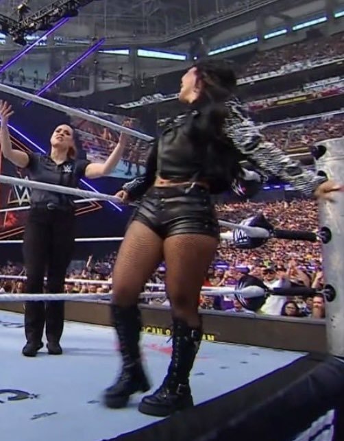 chicoestetos1's tweet photo. ROXYSLAM HAS ARRIVED ☆

@roxanne_wwe #Summerslam https://t.co/5bpRbHrV0G