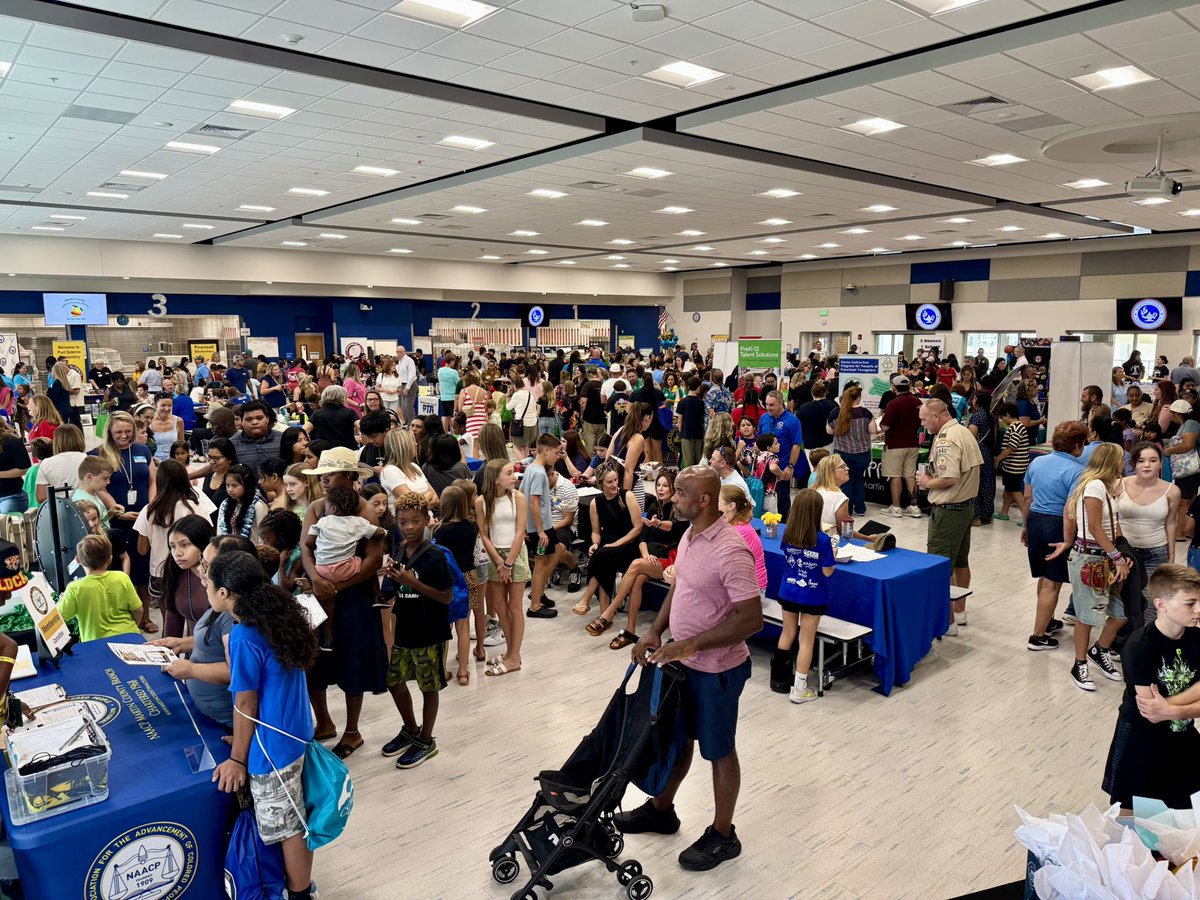 MCSDFlorida's tweet photo. MARTIN MEANS MORE🎉🍎
DJ Jay Hall. 🎶 Fresh haircuts. Great food. Student swag.
But the best part? Watching our schools, families, volunteers, and community come together to help students start the year strong.
That's #MartinMeansMore.
#ALLINMartin👊 #PublicSchoolPROUD https://t.co/NwqVsP0w1a