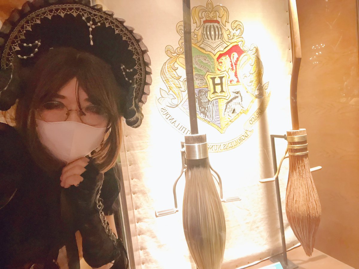 aya_dilaft's tweet photo. 魔法の箒

と

我が君

(  ˙꒳​˙)⊃━☆ﾟ.*･｡

#女装  #女装男子  #ハリーポッター https://t.co/S0Il1e6kJh
