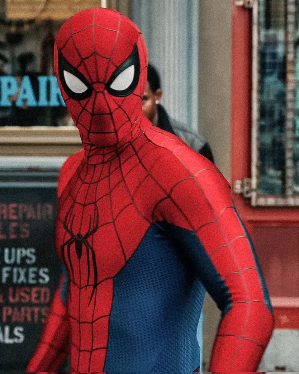 paidocirilo's tweet photo. acho que esse é o primeiro filme do homem aranha que ele passa mais tempo de máscara do que sem https://t.co/jr41pxW6ze