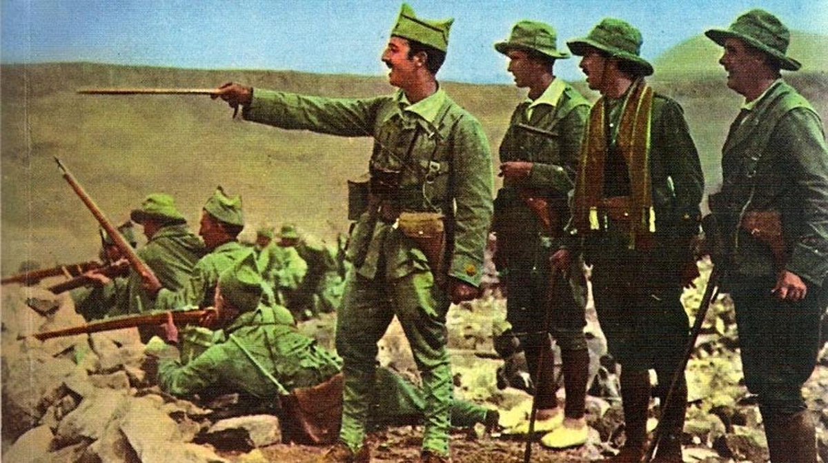 anselmo61116025's tweet photo. Con Francisco Franco, caudillo 
de España,y cinco legionarios.
No había entrado ni un solo moro a Ceuta. https://t.co/h0FD1z54FE