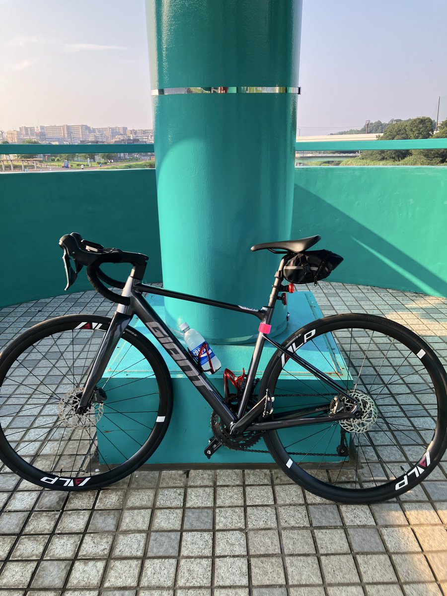 manbobongo's tweet photo. おはようございます🫡✨
朝活終了☑️
いつものコース40km🚴
久々にしては平均的にスピード出せたかな！？
#トライアスロン
#bike https://t.co/yvnaSz6lpu