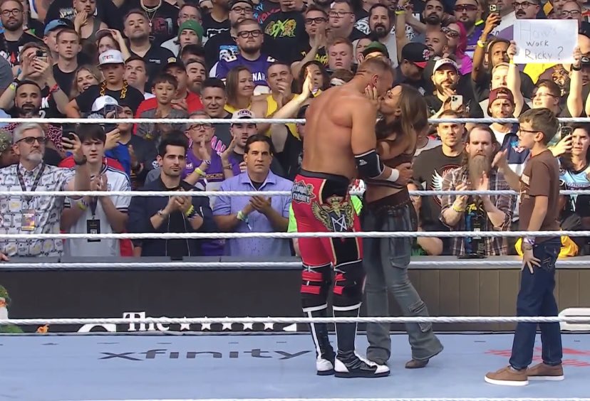 FadeAwayMedia's tweet photo. Nick Aldis gets a standing ovation in the middle of the ring with his family 

#SummerSlam https://t.co/thfCLHORLe