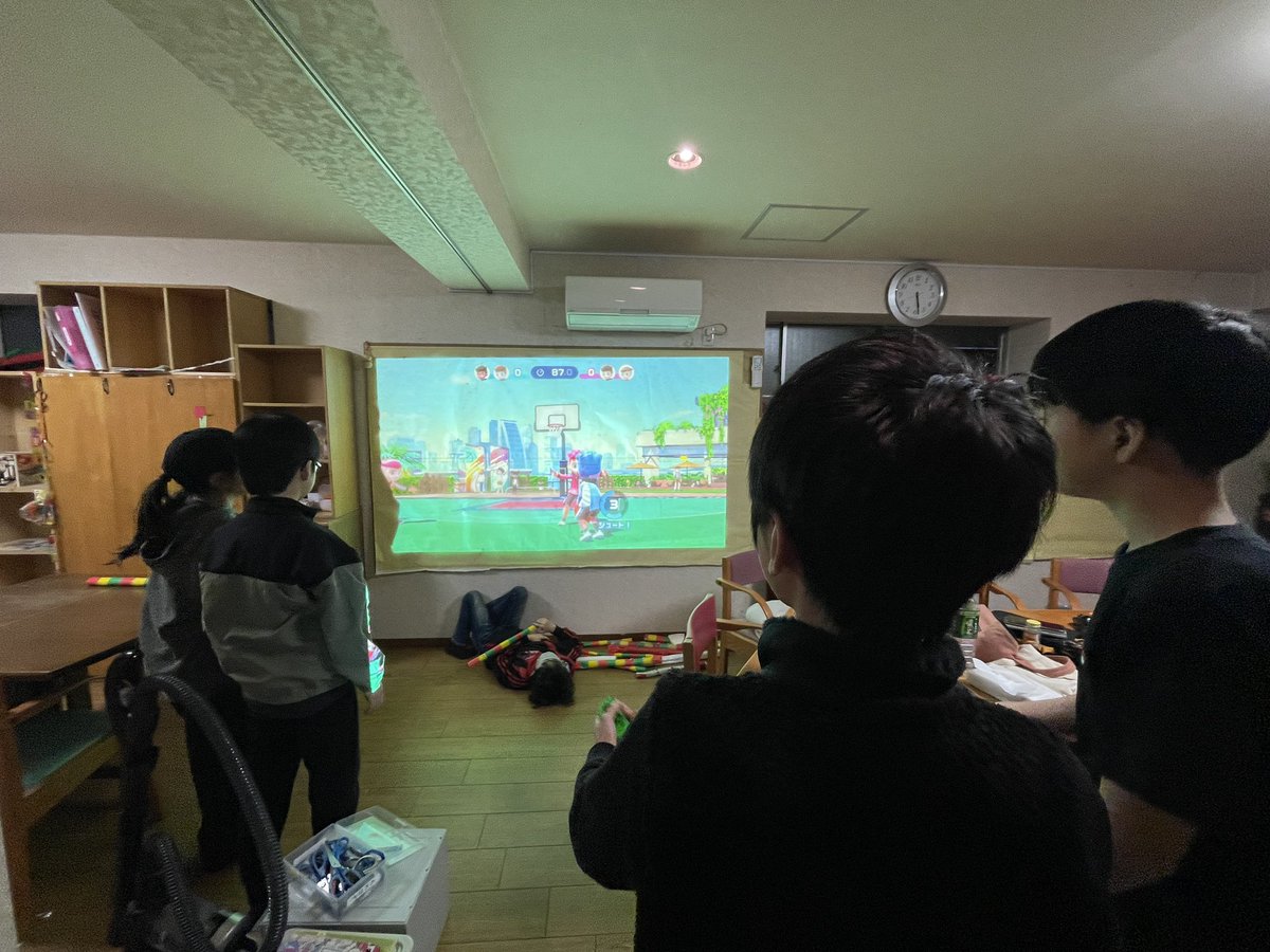 eg813jwave's tweet photo. 🕊️【hummingbird】
夏休み期間中に、“食事付きの 子どもの居場所”を解放している団体に注目‼️👀

「NPO法人 #わかちあい練馬」が手がけている「#とんぼちゃんち」をご紹介✨

🔗https://t.co/3YEb2hEKN7

#eg813 #jwave https://t.co/OumRNemFml