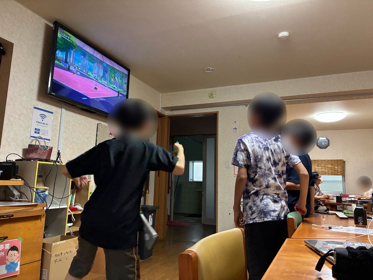 eg813jwave's tweet photo. 🕊️【hummingbird】
夏休み期間中に、“食事付きの 子どもの居場所”を解放している団体に注目‼️👀

「NPO法人 #わかちあい練馬」が手がけている「#とんぼちゃんち」をご紹介✨

🔗https://t.co/3YEb2hEKN7

#eg813 #jwave https://t.co/OumRNemFml