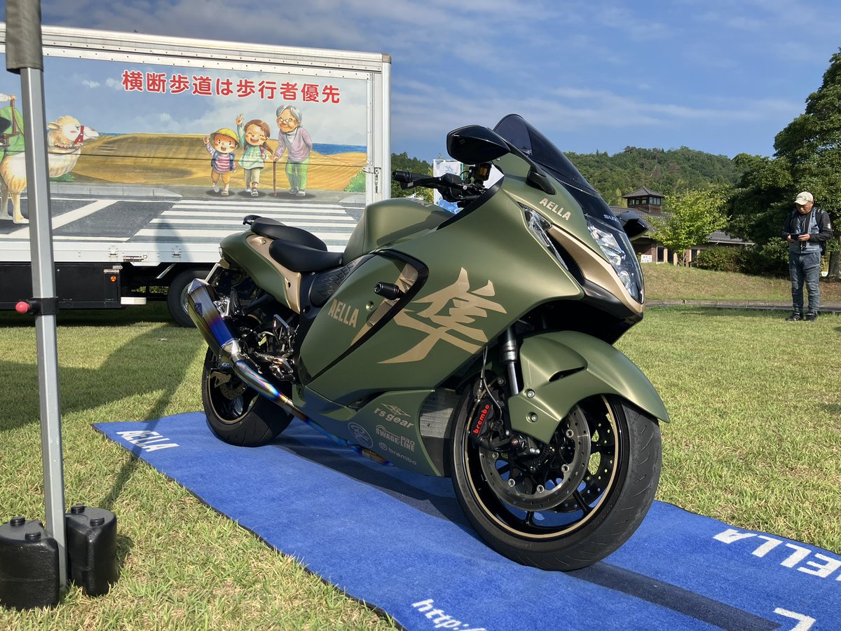 AELLA7439's tweet photo. 本日船岡竹林公園にて、「隼駅祭り2026」開催!
時間は12時半頃までとなっています。
AELLAではデモ車展示をはじめ、新発売の「メーターリング」も展示販売中です!
猛暑の中ですが、暑さ対策をされてぜひ会場までお越しください!
#隼 #隼駅祭り #AELLA https://t.co/tZWgdaE46E