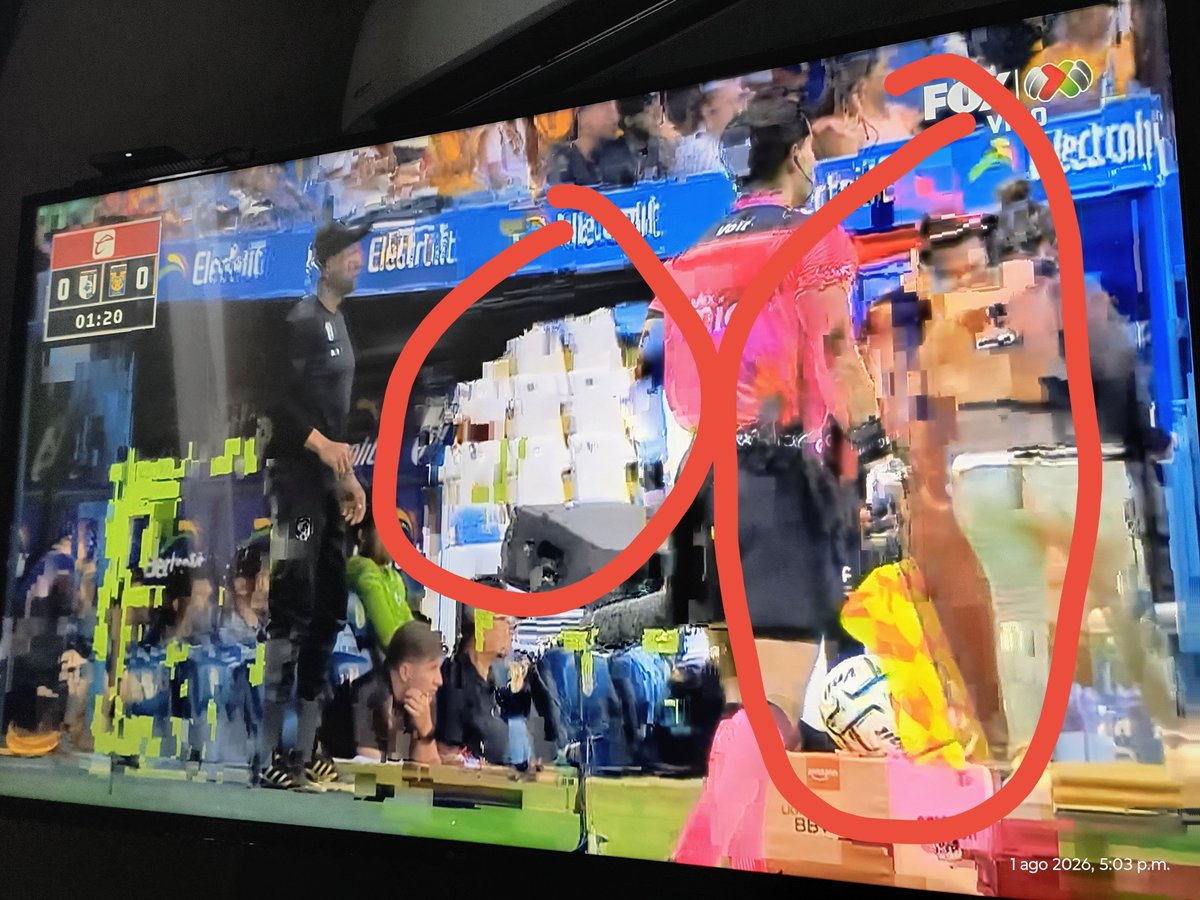 Ullanas's tweet photo. ¿A alguien más le pasa en al App de @foxone que la imagen se cuadricula muy seguido? Y no es el Internet, pues además de pruebas de velocidad satisfactorias, solo en esta App me sucede y es una constante semana a semana. https://t.co/Vank04BvfG