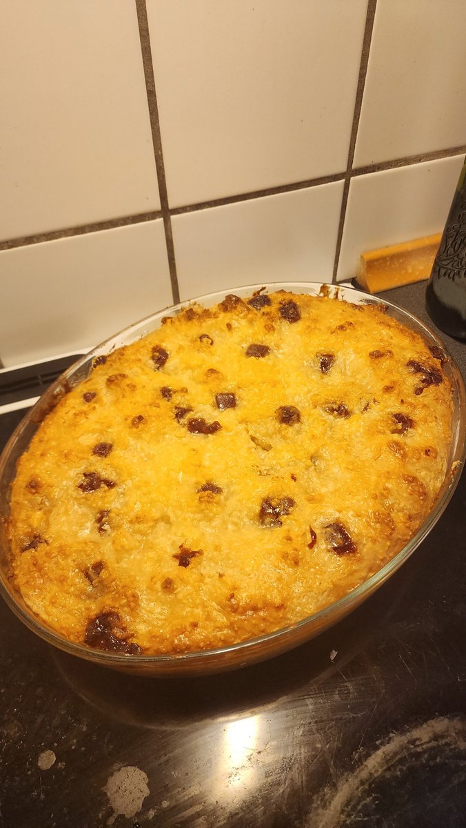 actuallylazy's tweet photo. @whosthatmarias eu fiz bolo de tapioca com goiabada cascão ontem https://t.co/hx4zp5zY93
