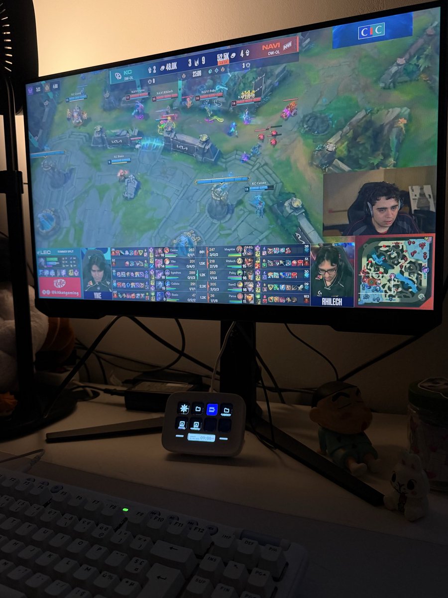 Yuumeih's tweet photo. je savais pas quel stream choisir ce soir https://t.co/CfR1q0JDBE