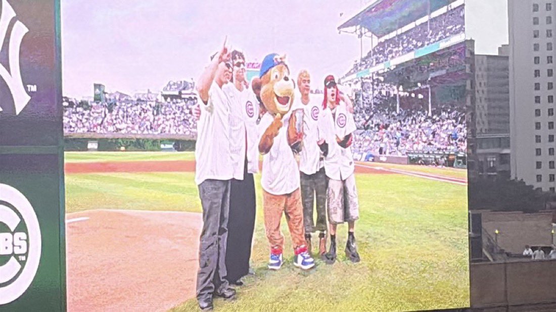 5SOSDigest's tweet photo. .@5SOS at the @Cubs game today via @deadandahalf! ⚾️🐻 https://t.co/DCHf332jiP