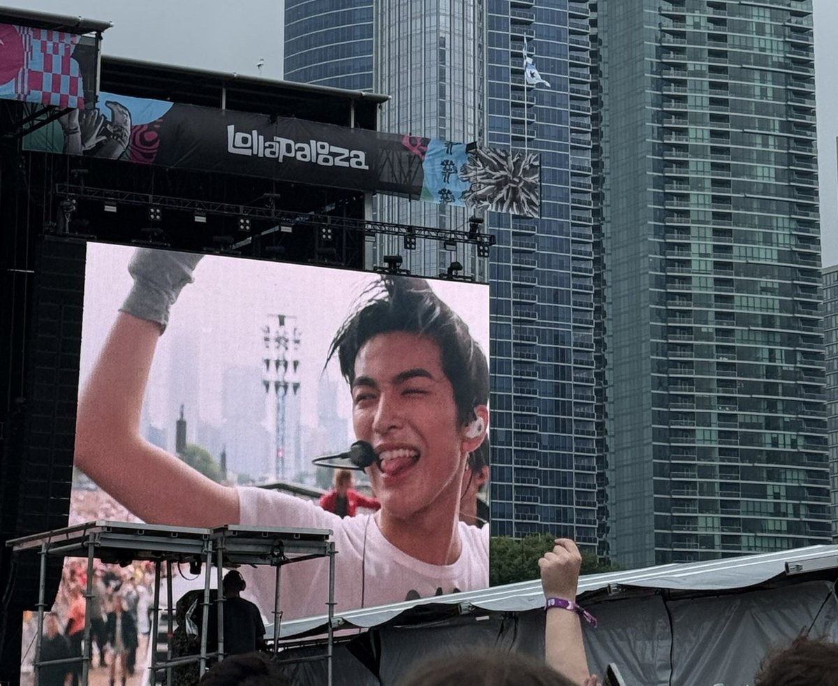 cortis_zip's tweet photo. these cute keonho pictures taken by a non-coer who was amazed by their performance 🥹🥹🥹 https://t.co/3ZDrfQtz0a