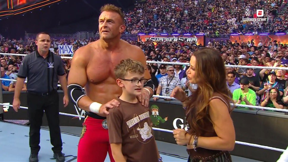 Fightful's tweet photo. A special moment for the Aldis family. 

❤️

#SummerSlam https://t.co/no2nWPklo0