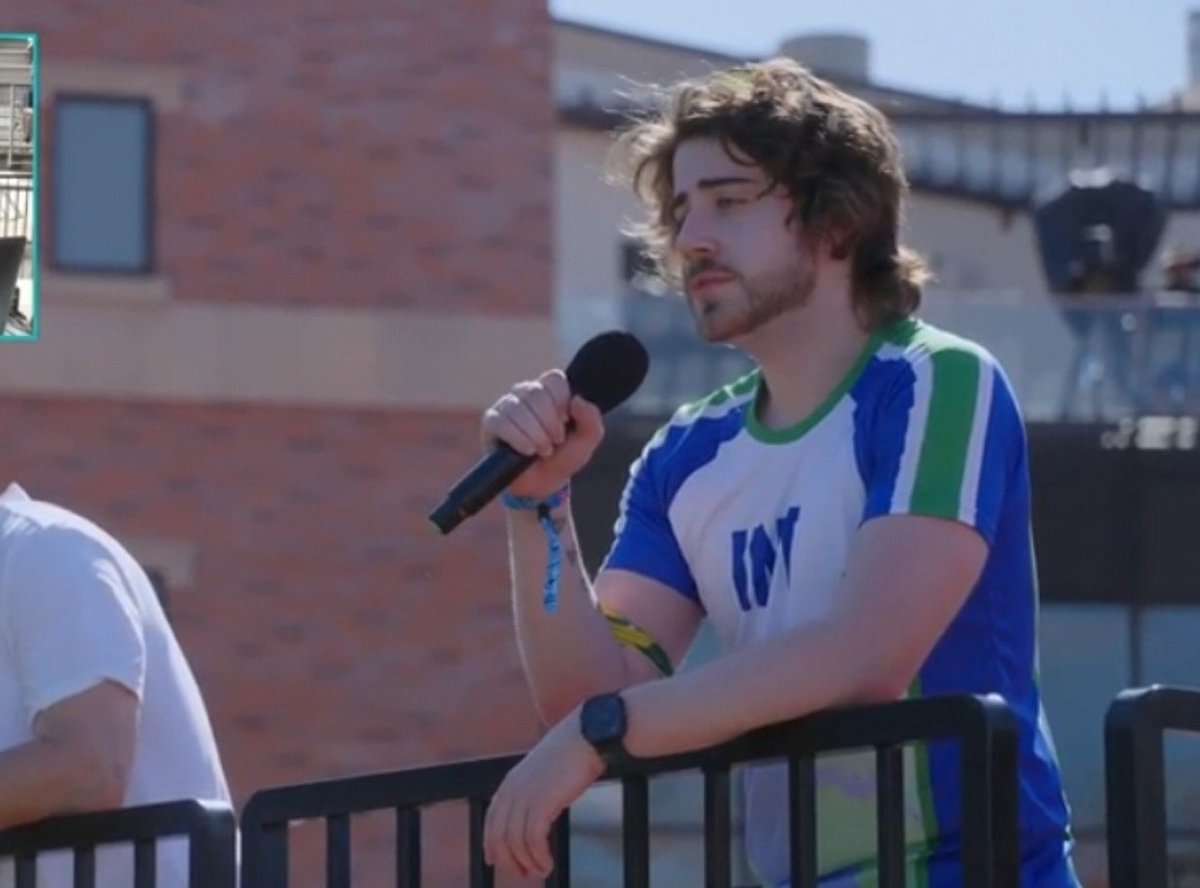 chapini_'s tweet photo. I can't lie I was focused on cellbit looking majestic the entire var check https://t.co/AhyQsW2l64