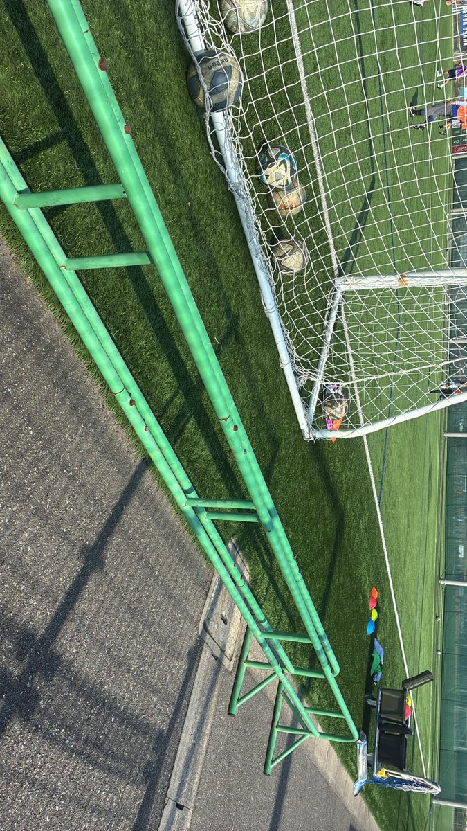 tomok0423's tweet photo. サッカーしました！すごく暑い。 https://t.co/M3HasNSNAK