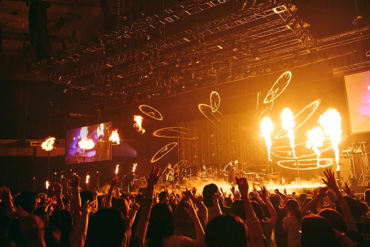 LiveenGN's tweet photo. 高橋優、デビュー15周年イヤーを祝う日本武道館でのツアーファイナル公演 https://t.co/XPvBgzJc8N 
#高橋優 #デビュー15周年 #日本武道館 https://t.co/0zwjLCCWEi