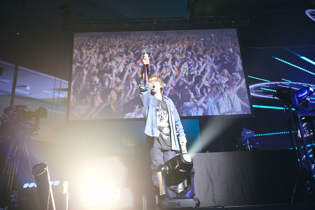 LiveenGN's tweet photo. 高橋優、デビュー15周年イヤーを祝う日本武道館でのツアーファイナル公演 https://t.co/XPvBgzJc8N 
#高橋優 #デビュー15周年 #日本武道館 https://t.co/0zwjLCCWEi