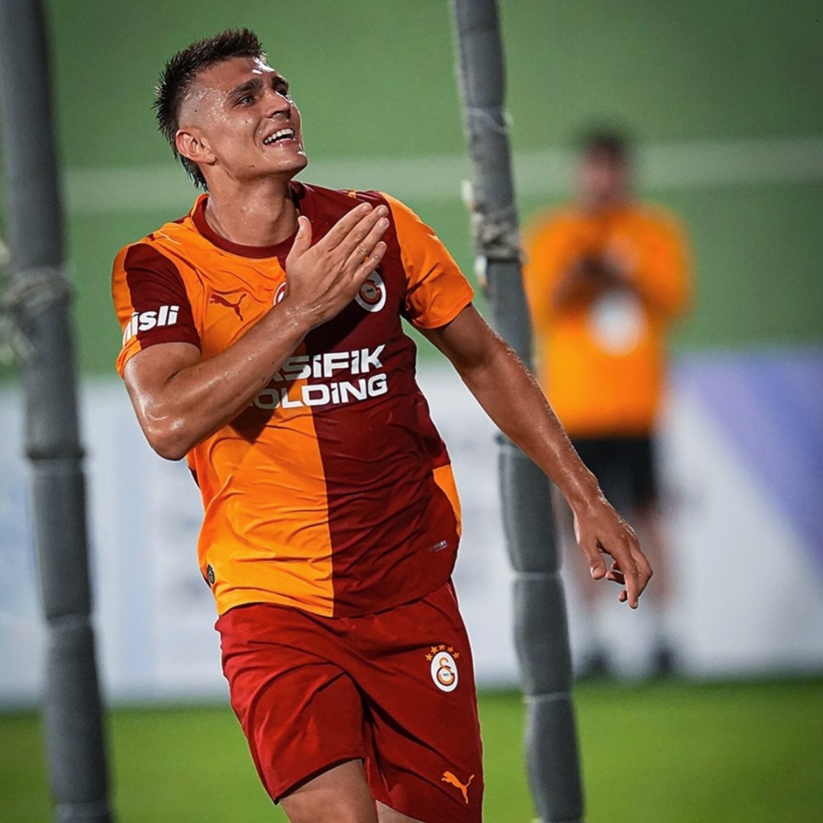 harunn_GS's tweet photo. Kazımcan'ın boyu ve fiziği solbek için çok iyi ve ideal. güçlü hızlı ve mücadeleci. Bu sene onun senesi olur inşallah 💛❤️ https://t.co/xfzsY2kdkD