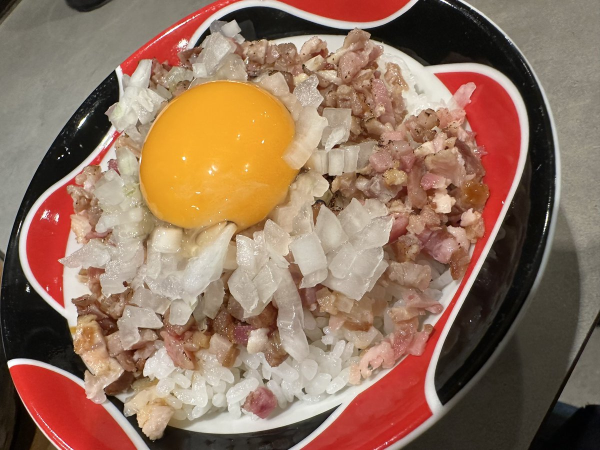 shiaaaaazu's tweet photo. 晩御飯
煮干 閏
名古屋市 名東区 上社

鈍 煮干と豚骨
長崎 八戸背黒ﾒｲﾝの7種
平打ち麺のつけ麺変更
肉飯
玉葱

定時後に告知を見て急いで閏さんへ
ダイレクトイン😆
隣の席にいたマヴ先輩に挨拶し
冷やし和え玉をヨコドリ😎

ニビニボチャージ完了🐟

退店時 待ち8名
ご馳走様でした🎵

🐟🐟🐟🐟🐟 https://t.co/2Fr43uv4Sd