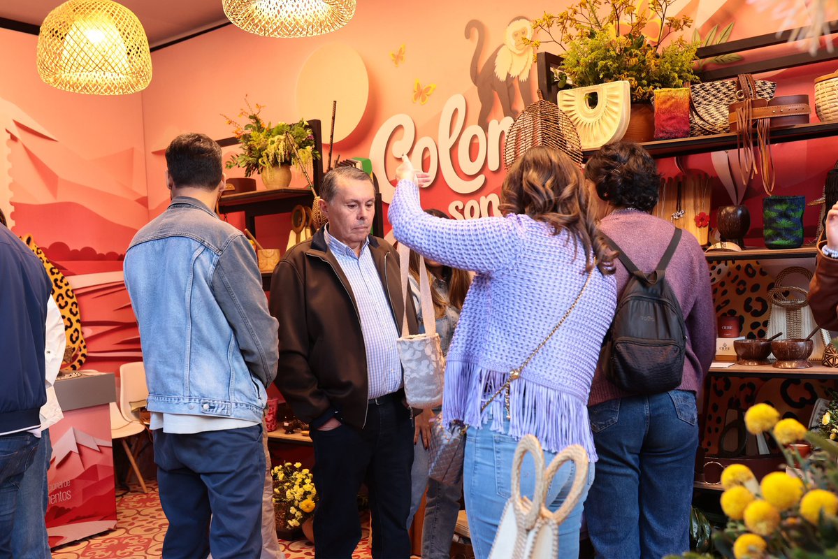 GobCordoba_'s tweet photo. En Colombia son las Regiones de la @FNDCol seguimos fortaleciendo el talento de los artesanos cordobeses, llevando nuestra identidad cultural a todo el país. Cada pieza es una invitación a descubrir la riqueza de Córdoba, un territorio lleno de tradición y turismo. https://t.co/iMhj0pQZhH