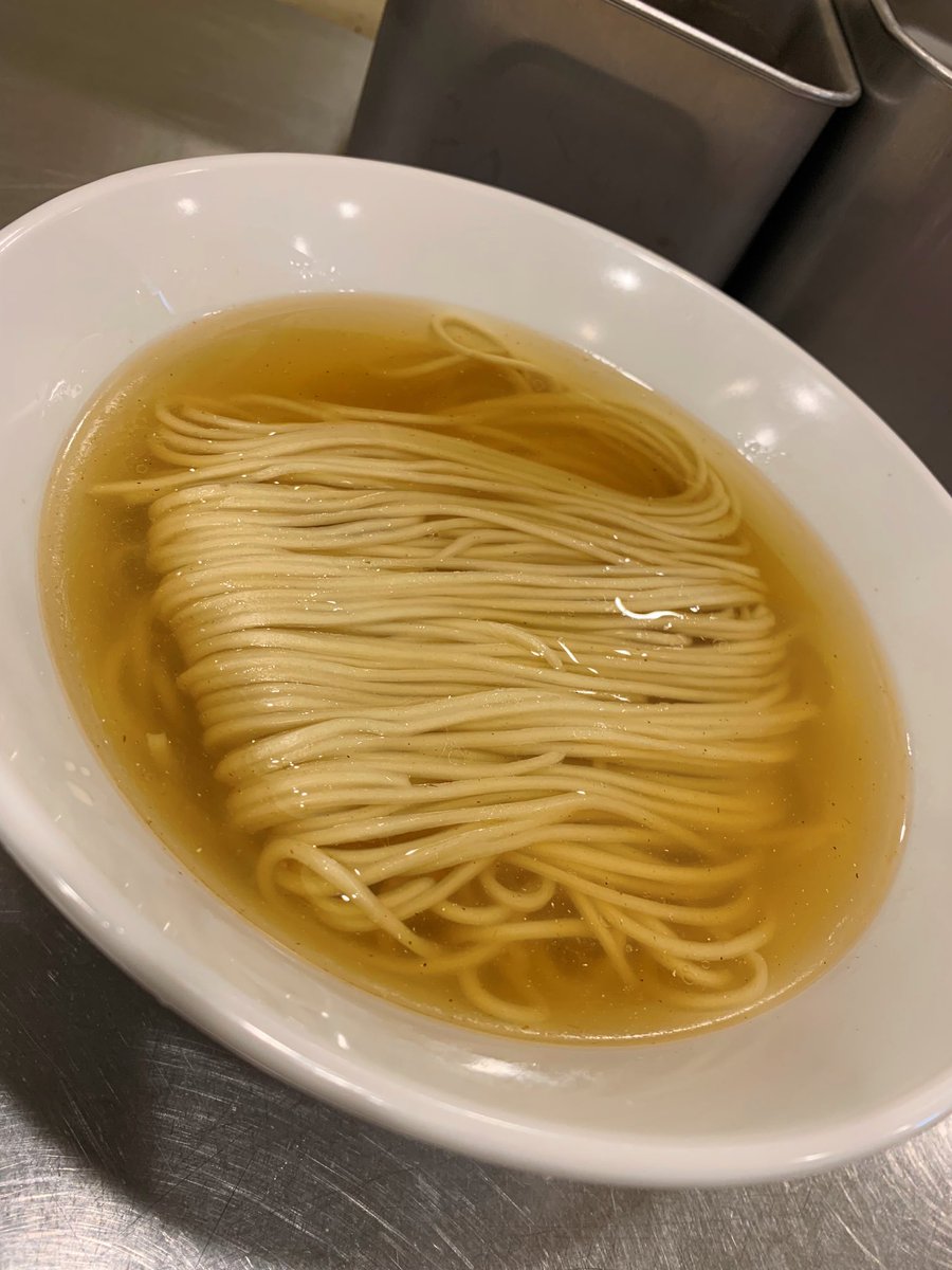 hitohira_ramen's tweet photo. 8/2(日)
10:30〜15:00 L.O.

本日昼のみ営業です。
土日祝の昼の部は15時まで営業しております。

『冷たい白醤油らぁめん』残り30杯ほどです。

本日もよろしくお願いいたします。 https://t.co/k4yrV3A4jb