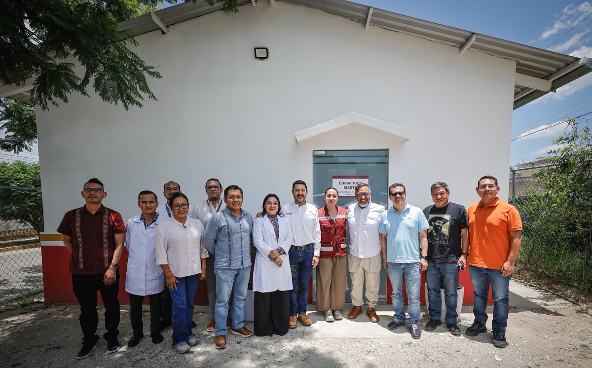 martibatres's tweet photo. En el municipio de 𝗦𝗮𝗻𝘁𝗮 𝗠𝗮𝗿𝗶́𝗮 𝗔𝘁𝘇𝗼𝗺𝗽𝗮, 𝗢𝗮𝘅𝗮𝗰𝗮, visitamos el nuevo Consultorio @ISSSTE_mx. Son 20 nuevos consultorios los que hemos construido en Oaxaca con el proyecto que lidera la Arquitecta @ross_zabal. Vamos a hacer 500 en el país para fortalecer el primer nivel de atención y así aportar al objetivo de la Presidenta @Claudiashein.