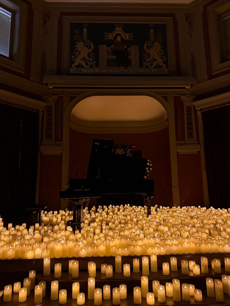 2Keynzz's tweet photo. Michael Jackson 🎹 #Candlelight https://t.co/jgUoJ84jaI