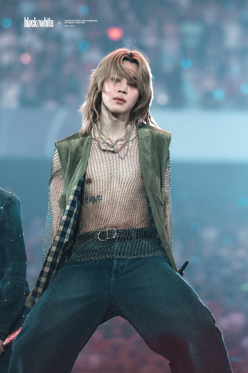 armyjikk's tweet photo. @jmefaces Luto ate Park Jimin voltar a ser loiro de novo 😭😭 https://t.co/avUd4aKvvW