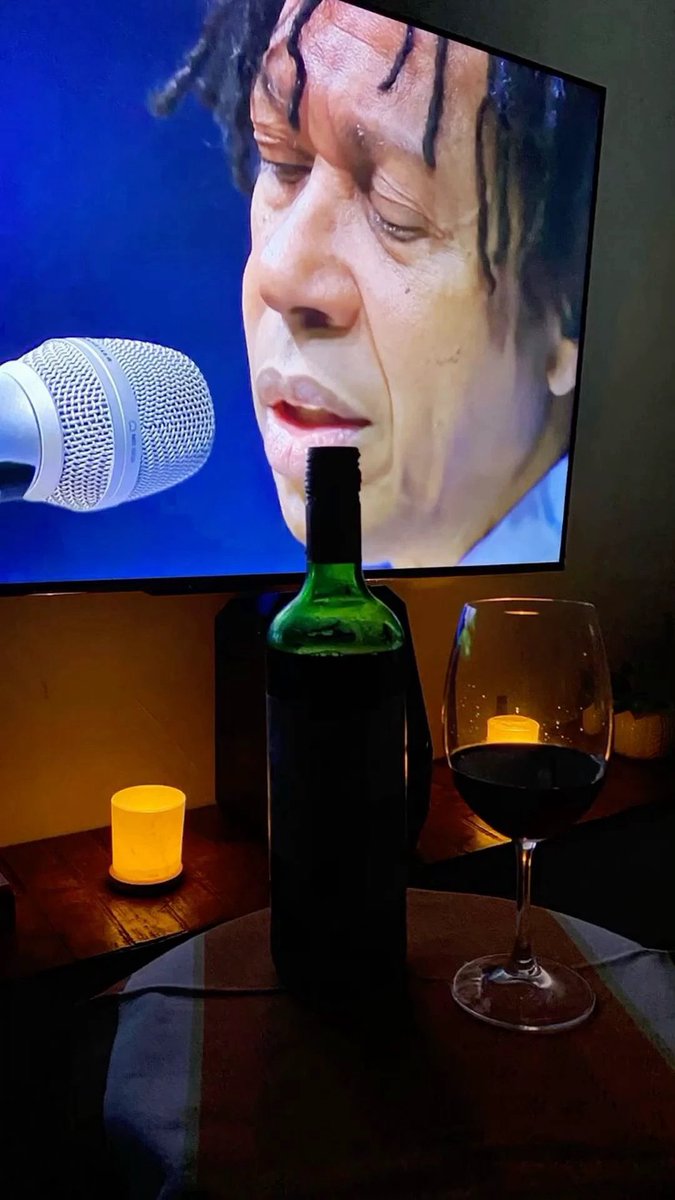 rutrbl's tweet photo. sábado à noite em casa https://t.co/Yd0WWMFwm1