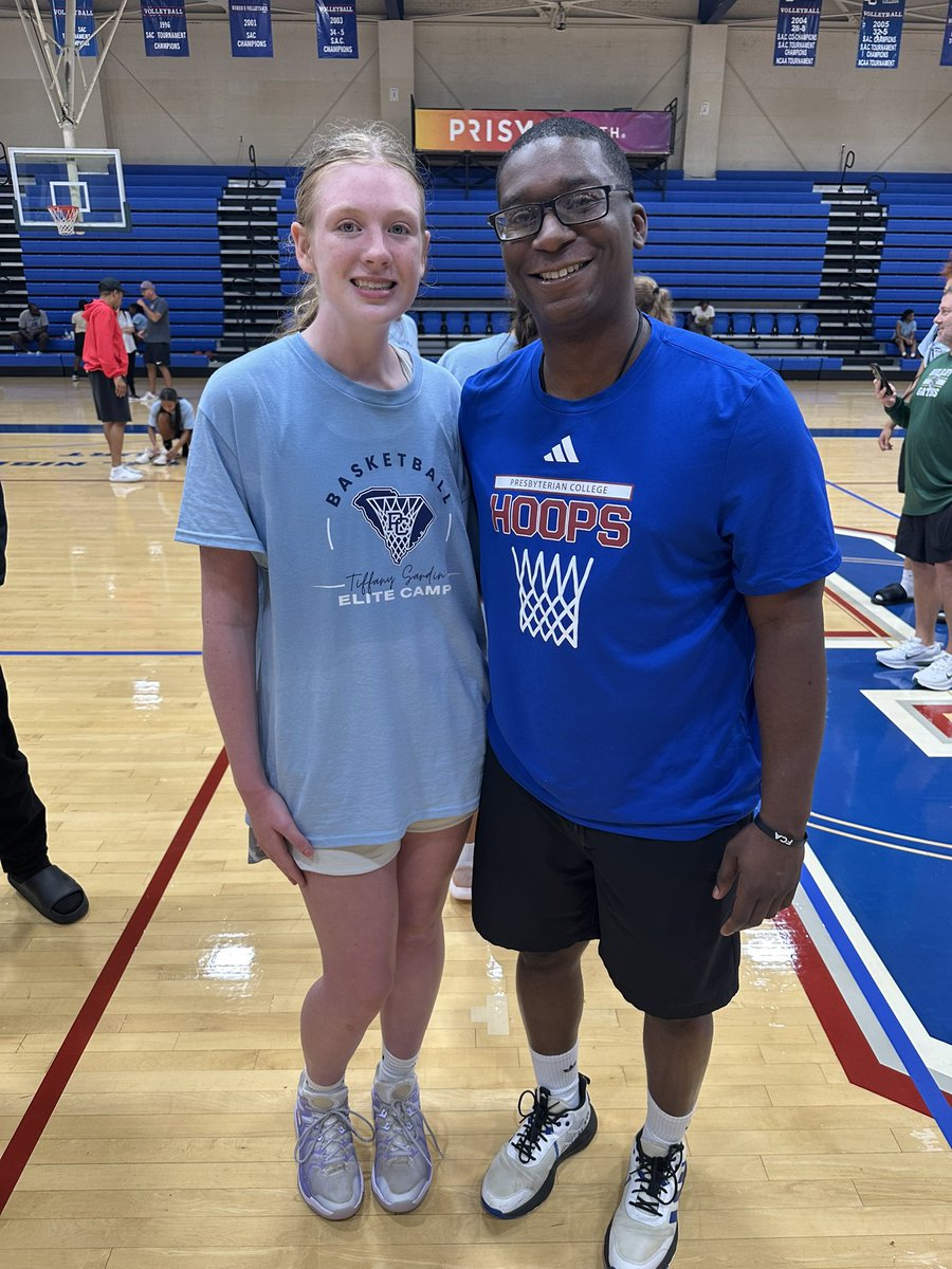 CavenderCeleste's tweet photo. Thank you @CoachCharris1 for the invite and having me today.  I had a great time meeting everyone and seeing the campus.  I really look forward to continuing our relationship and coming back to a game this season.  Back to work now.  @BlueHoseWBB https://t.co/aFYx78Z7Q1