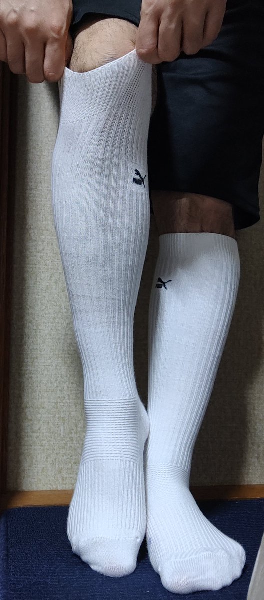 unveiled357's tweet photo. おはようございます！
お気に入りで外出しようと思ってこの #スクールハイソックス を選択。

足首のパール編み、足裏全面リブに消えかけたメーカーロゴプリント。リブ2:2の #白ハイソックス は久しぶりかも。
たまにはいかがですか😅

#スクールソックス
#白ソックス
#スポーツソックス https://t.co/MECVwseWFd