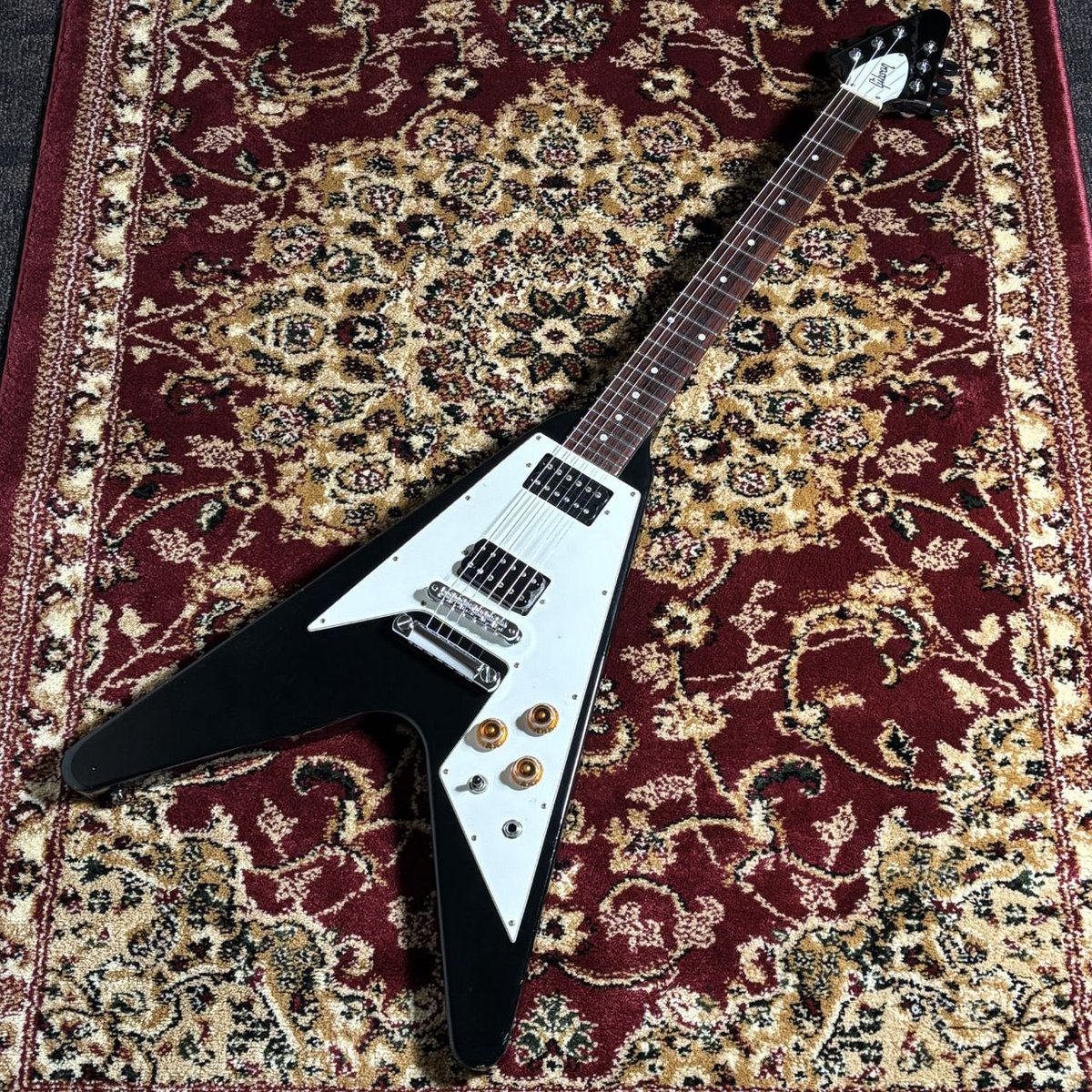 店長おすすめの中古エレキギター】Gibson Flying V！ ペグをGOTOH製の