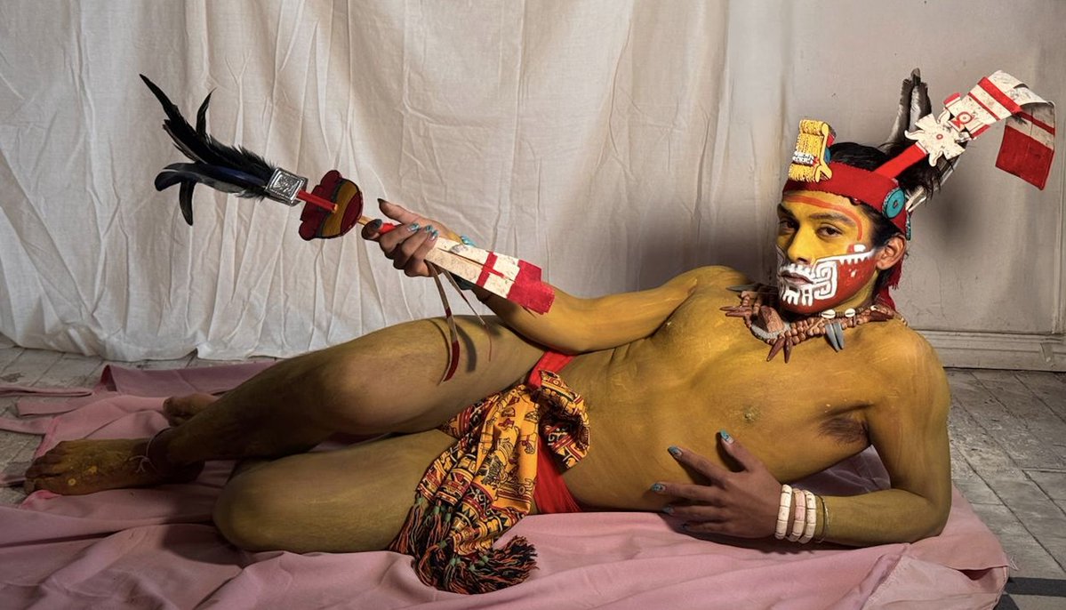 MiCorazonMexica's tweet photo. Every painting begins with a photograph.

Here a friend poses as Xochipilli, the Prince of Flowers. The cardboard regalia will become jade, gold, and brilliant feathers in oil, while the studio around him will disappear into a field of flowers.

Join my mailing list for behind-the-scenes glimpses of my process, new paintings, and the stories behind them:
https://t.co/VJmlyhnSkm