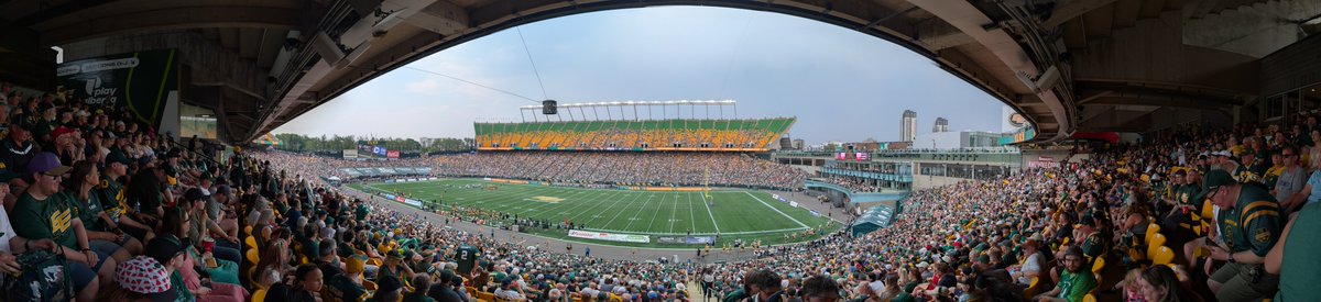 max63094's tweet photo. #YEG This is what #CommonwealthStadium should look like every @GoElks home game at least!!!!
#GoElks #BONE https://t.co/mmcOYoTrZp