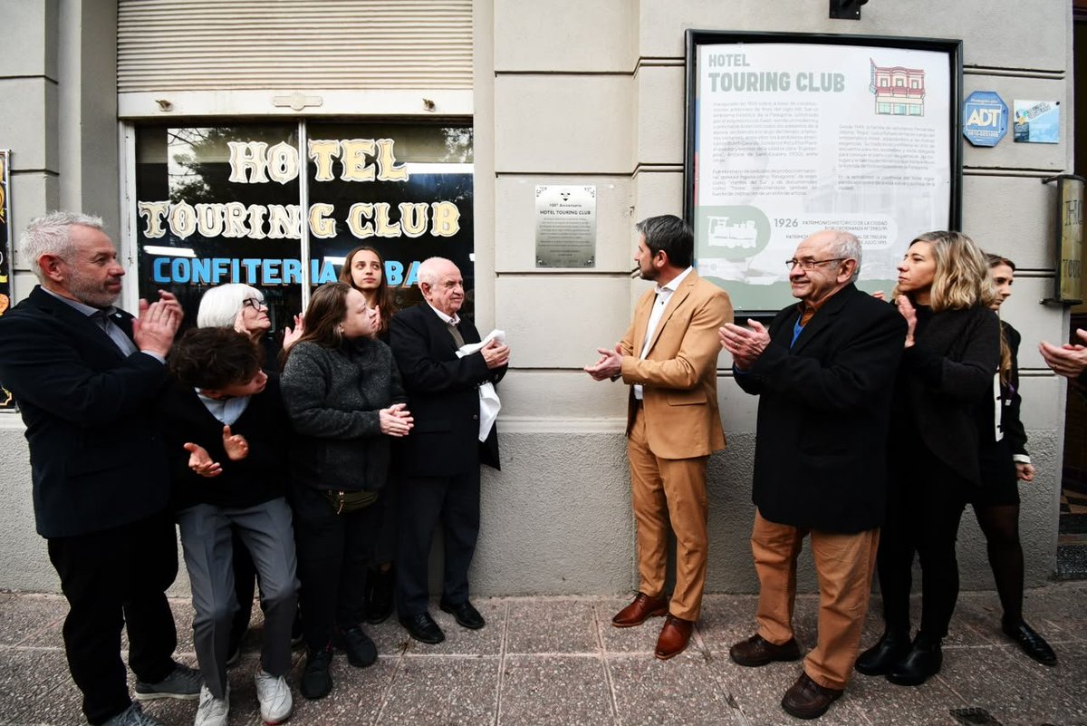 MCSERON's tweet photo. @TWMunicipalidad @gerardomerinotw 
Trelew celebró los 100 años del Hotel Touring Club y el Municipio lo declaró Patrimonio Cultural

La Municipalidad reconoció al emblemático edificio al cumplirse 100 años de su fundación. 
💻👇
https://t.co/5g2zlsZvn7 https://t.co/H80KGNAKpW