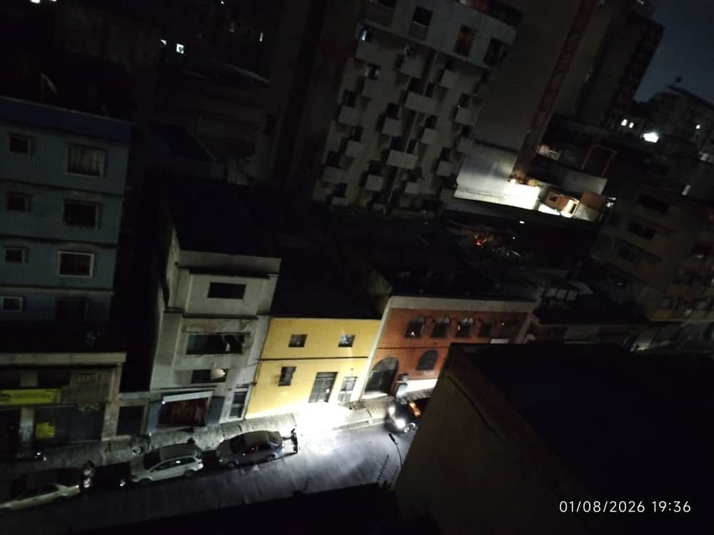 CarlosJRojas13's tweet photo. Nos informan vecinos que desde las 7pm de hoy #1Agos sufren gran #apagón en varias zonas del norte de #Ccs, entre las parroquias #sinluz están #ElRecreo, #Altagracia, #SanBernardino y #LaCandelaria. En otras zonas se reportan fuertes bajones eléctricos ¡@rolandoalcalam y su @CorpoelecInfo nos dejan en la oscurana total!
