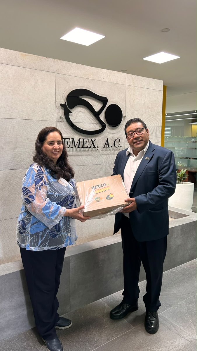 NorbertoValU's tweet photo. En el marco del 16 Congreso de @aneberriesmx visitamos a nuestro socio @EMEXAC con Mirna Castro, su Gerente, p ➕ a este gran aliado al @CongresoCNAgro, #PabellónMéxicoenFOODEX2027 y al @ForoGlobalAgro  2026. Gracias por recibirnos. #EMEX🥭 aliado estratégico del @CNAgropecuario https://t.co/Q1GmzQ2sUI