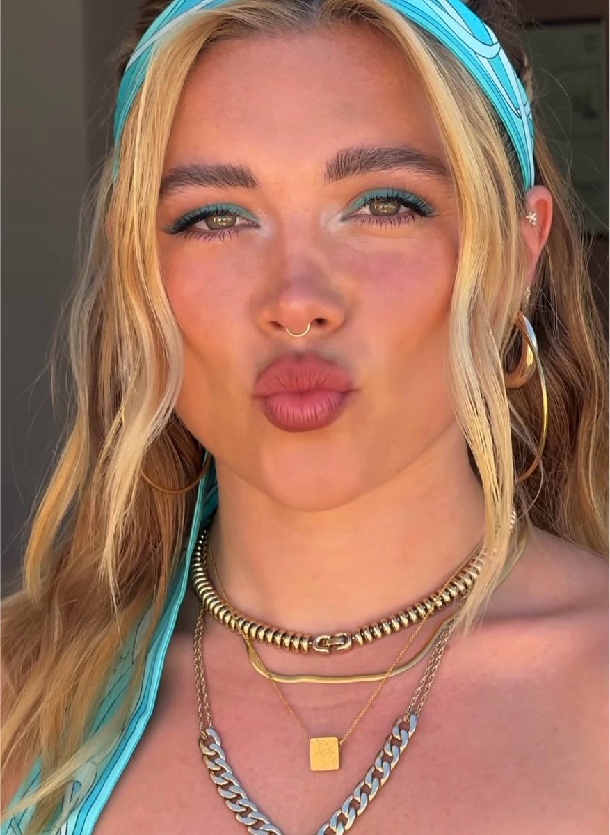 bestofpugh's tweet photo. florence pugh is on another level https://t.co/wHF8ZLl3cJ