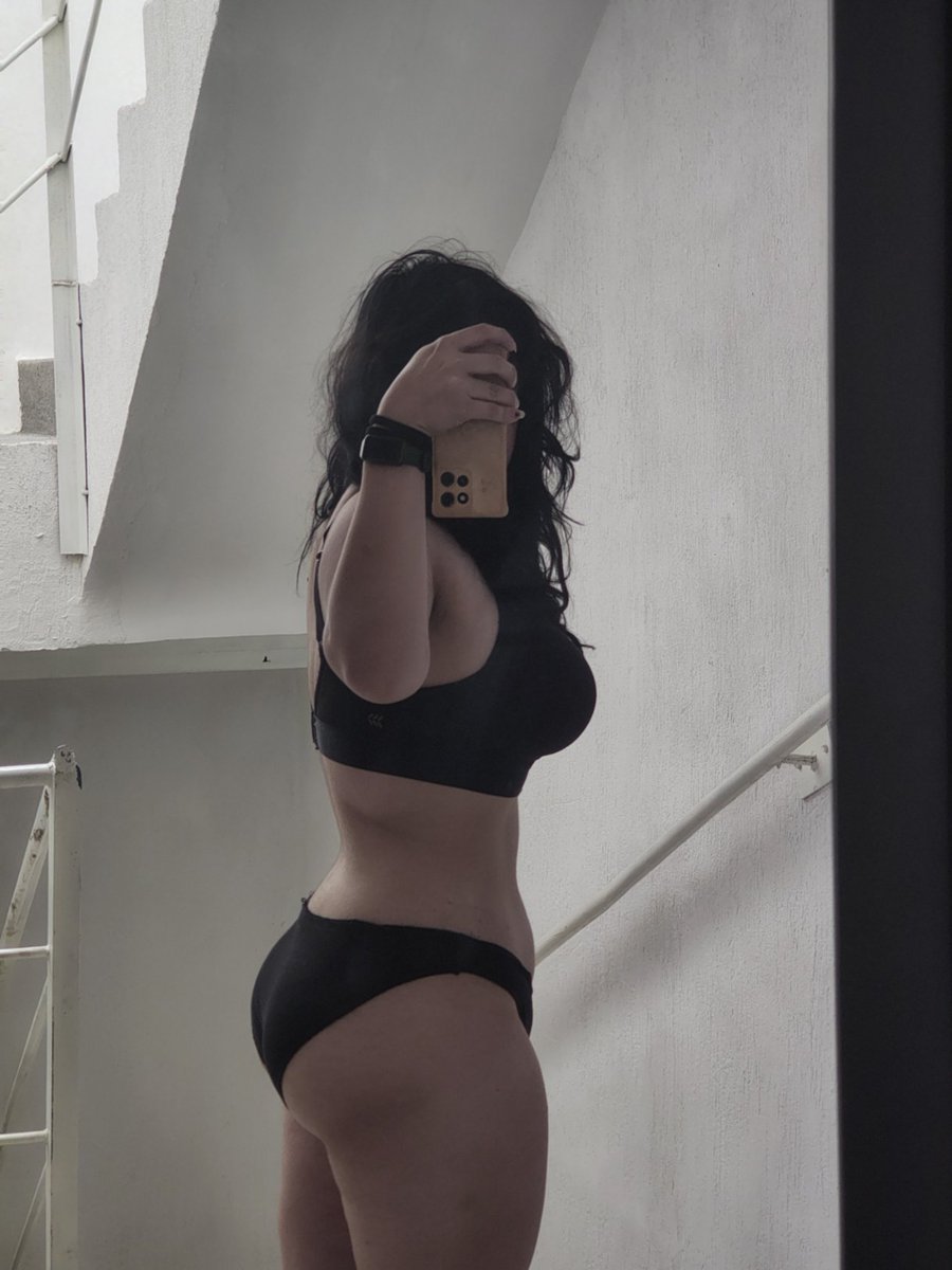 exxxira's tweet photo. @hacelonene18 No amiga no sos la única estoy igual, peso 80kg estoy re gorda ojalá morirme te ves más delgada que yo, ni siquiera se te ve panza https://t.co/uB3aS9HfpT