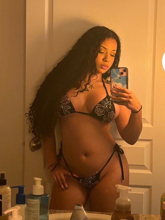cariinatoosexy's tweet photo. Wanna meet up? 😘😍 https://t.co/tFbkJms3rS