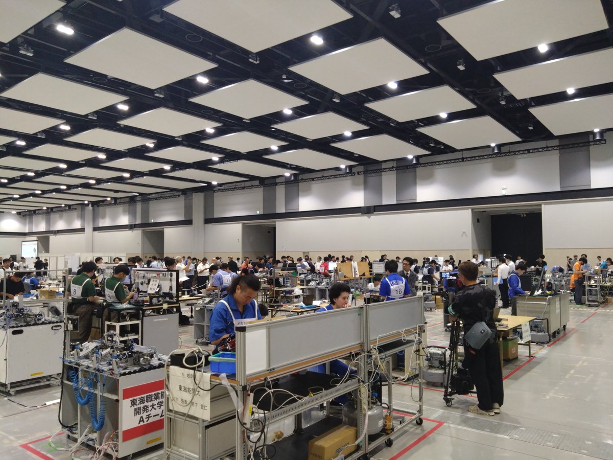 n6fCdEpa6p29875's tweet photo. ＃若年者ものづくり競技大会　が始まりました。頑張ってください。　＃愛知県立小牧工科高等学校　＃メカトロニクス競技　＃小牧市　＃犬山市 https://t.co/NNFnYiGpfB