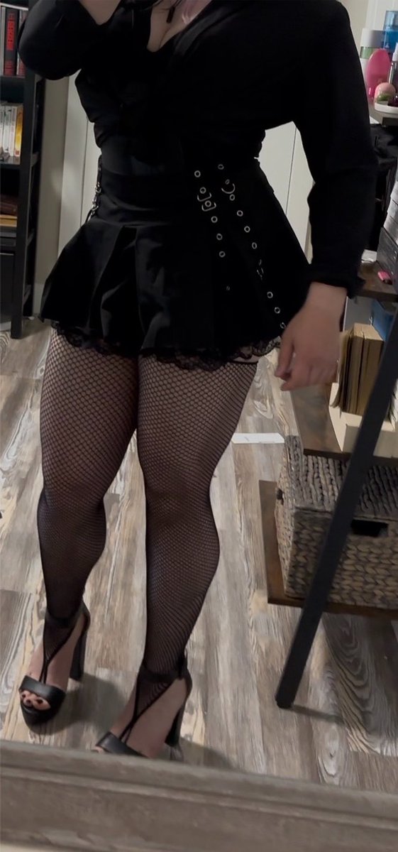 thicctrapp's tweet photo. Gwok, remove his dress please https://t.co/Jd2N3E3gRo