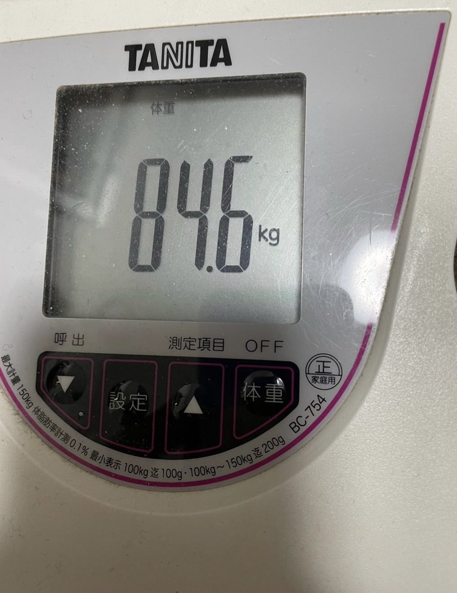kamenguitar's tweet photo. アメリカのダイエットサプリで、
年始に９１kgで３週間で８５kgまで
ダイエットしましたが
半年経った今もリバウンドせずに維持できています。

ダイエットサプリは痩せ薬と思われがちですが違います。

このサプリは脂肪燃焼を促し、食欲を抑えるので
自然に体と生活をダイエット状態にしてくれるので
我慢や義務感見たいなストレスがないです。

食欲を抑えた生活は継続することで習慣になり
サプリを飲まなくなっても、ダイエット前の大食いやバカ喰いみたいな悪い習慣はなくなり、自分の毎日の運動量に合った食事量でも満足できるようになります。

それこそがサプリでダイエットする利点です。
食生活を改善するための道具として利用したら
断糖高脂質ダイエットみたいな
アホなことしないでもいいんだよ。

＃ダイエット