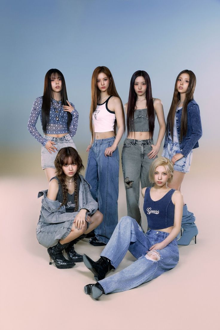 npomvtt's tweet photo. 🥹🩷 PRINCESA DO POVO! Lily do NMIXX sobre a recepção negativa do grupo durante seu debut com O.O se tornar positiva nos lançamentos seguintes:

"Tem músicas que eu penso, 'meu Deus, essa é tão boa', e aí elas não recebem a reação que eu esperava. A gente continuou fazendo tudo que realmente queria fazer. Se você for autêntico em relação à música que faz, ela inevitavelmente vai acabar ressoando com as pessoas eventualmente."