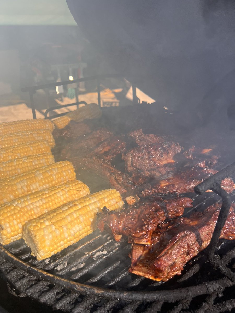 BethLemon815's tweet photo. #goals It smells so good!  Someday I’m getting a @BigGreenEgg too! https://t.co/sdnk82oxpe